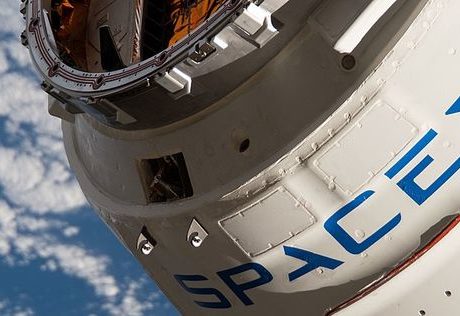 Picture of a SpaceX spacecraft floating in space with the Earth behind it.
